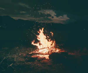 تصویری از آتش که نماد نهاد درون انسان است